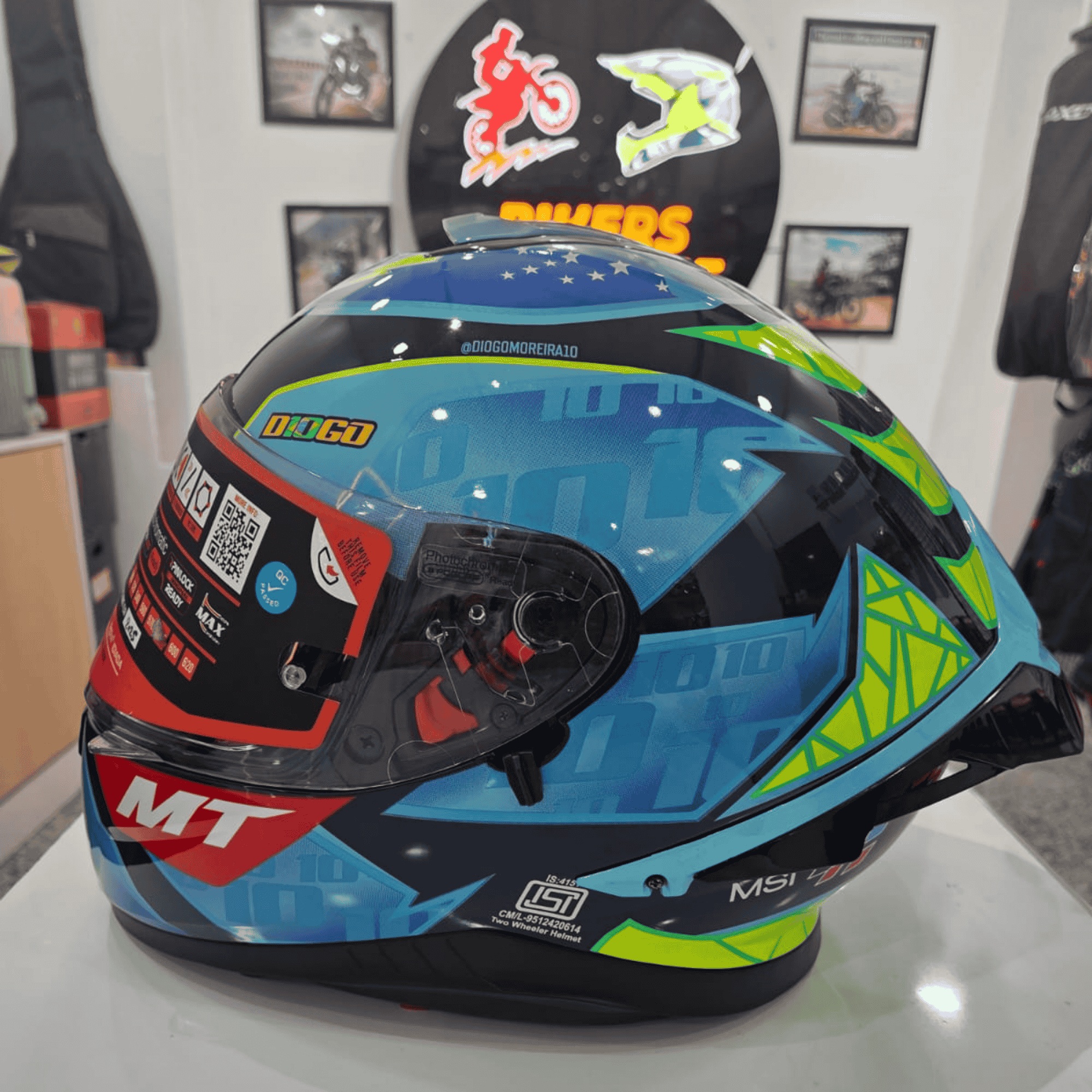 MT Thunder 3 SV Pro Full Face Helmet – Blue Neon Graphics